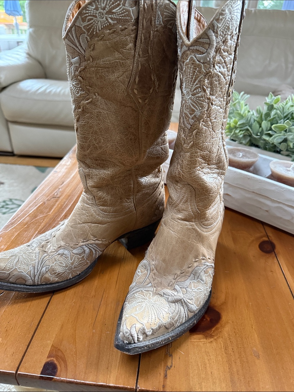 Old Gringo Tan Embroidered Leather Cowboy Boots - Picture 3 of 10